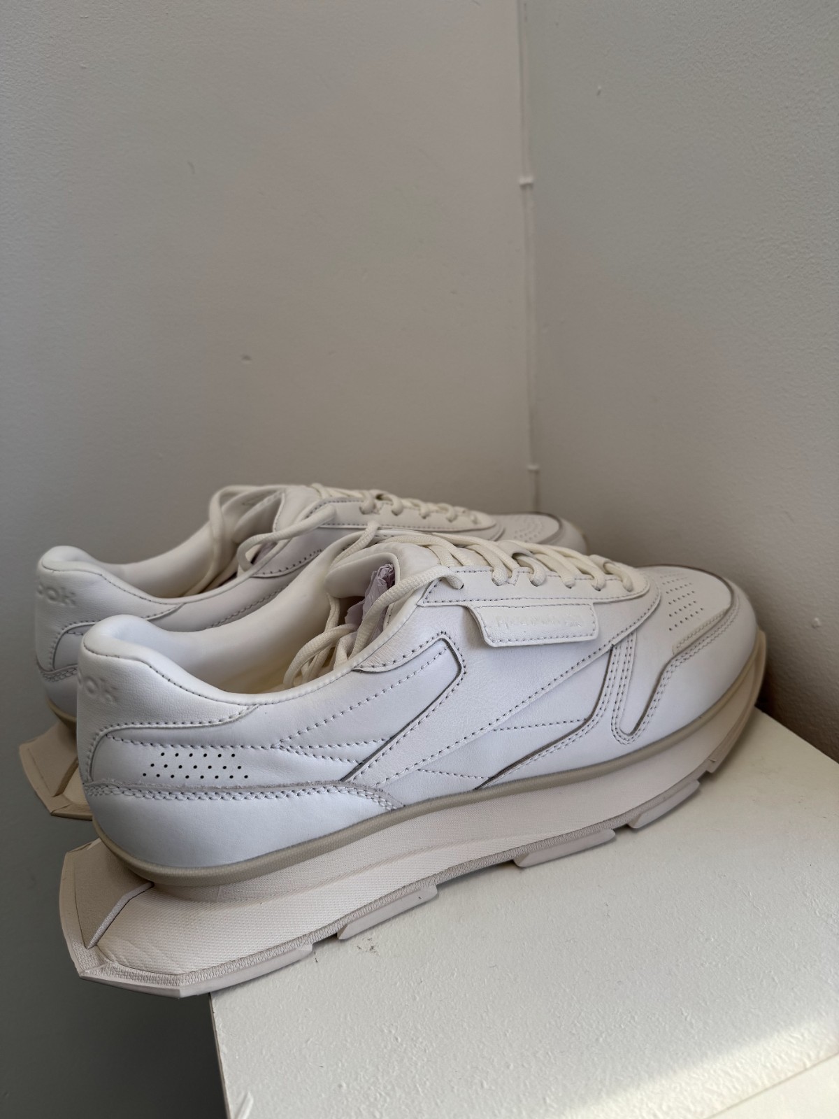 MENS REEBOK CLASSIC LEATHER LTD TRAINERS UK 11  RRP £180 image 2