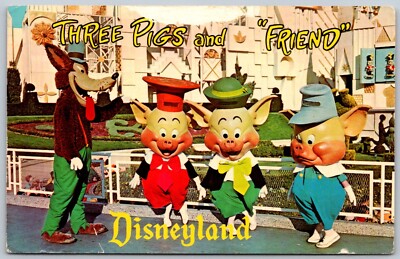 Postcard CA Anaheim California Disneyland Three Pigs And ''Friend'' Wolf DI01