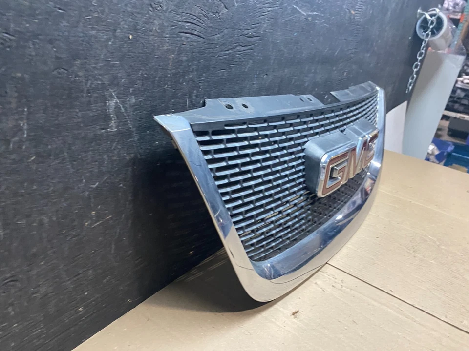 GMC Acadia 2007 a 2012 parrilla superior delantera OEM N3199 DG Foto 3 de 4