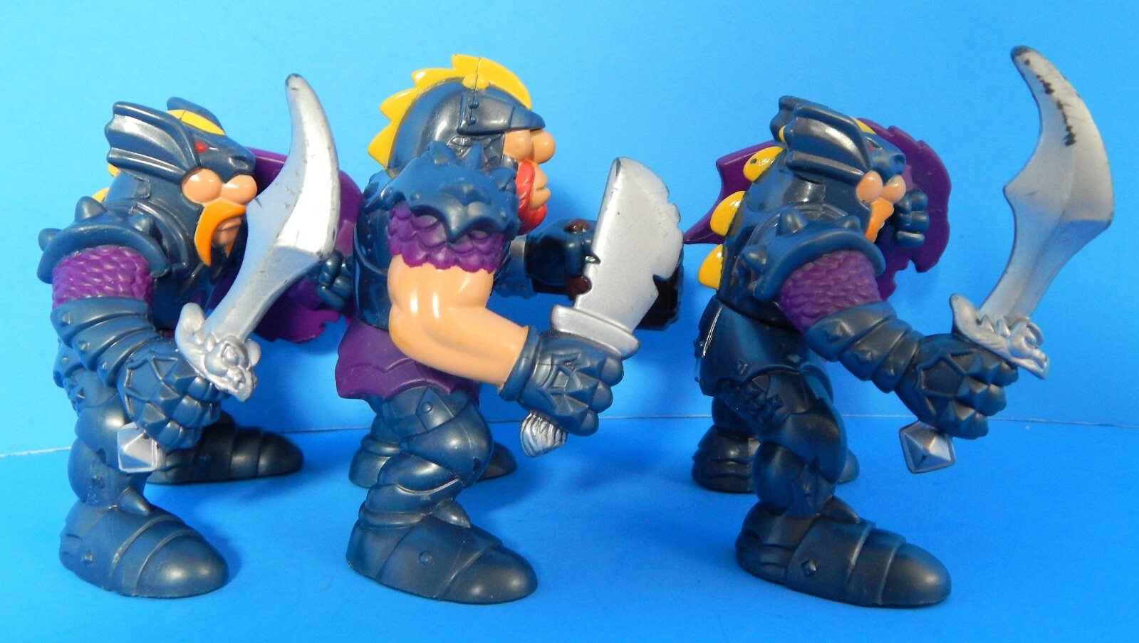 FISHER PRICE IMAGINEXT GREAT ADVENTURES CASTLE GUARDS BLUE & PURPLE