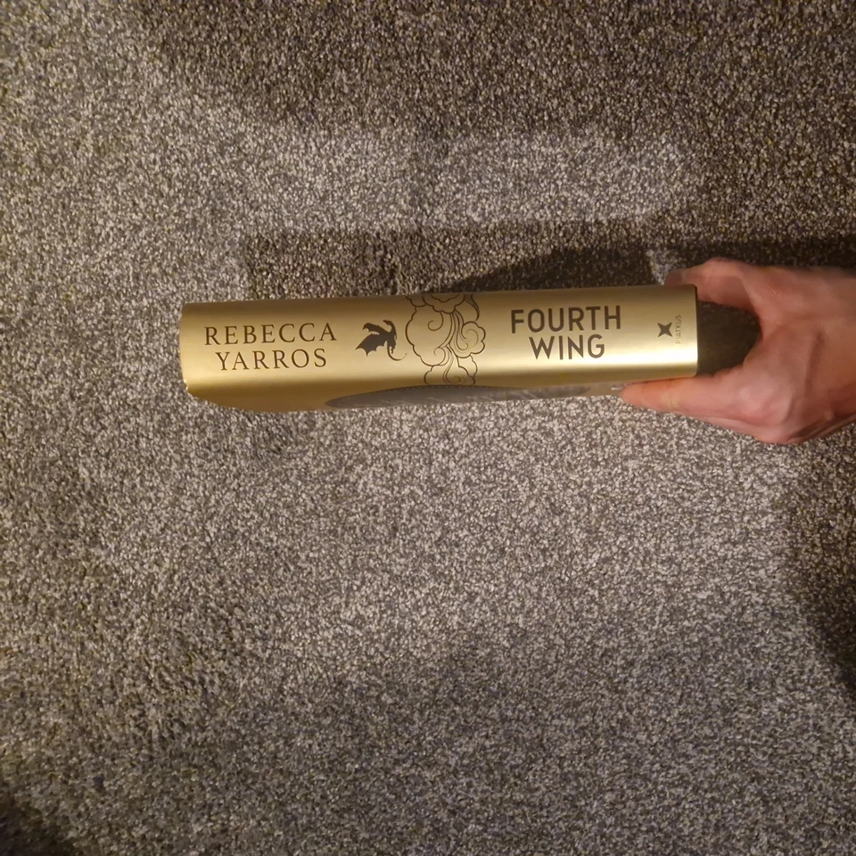 Fourth Wing - Sprayed Edges Waterstones Exclusive Special Edition Rebecca Yarros - image 3 of 4