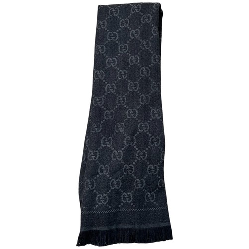 Bufanda gris Gucci GG Supreme para hombre - Imagen 4 de 10