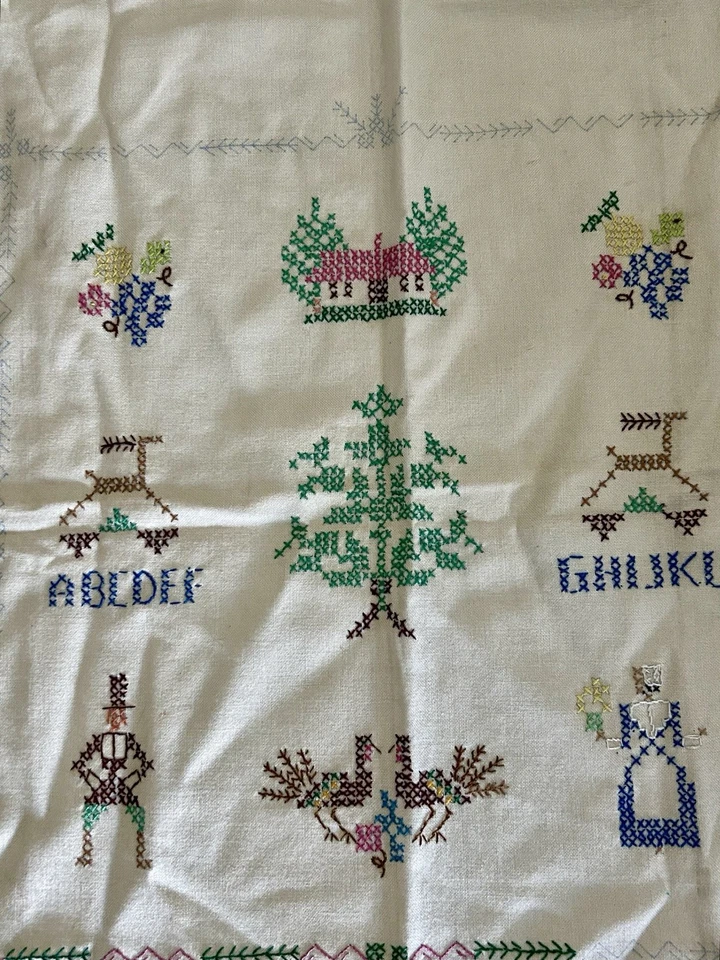 VTG Cross Stitch Table Cloth Bucilla's "Treasure Chest" 33” unfinished Thanksgiv - Image 2 of 4