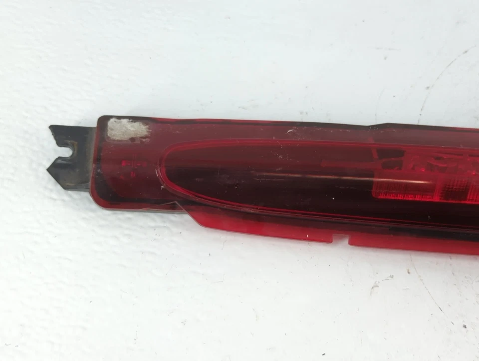 Luz trasera tercera luz de freno GMC Envoy 2006 N953N Foto 2 de 4