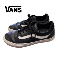 Vans Women s Ward Deluxe Black and White Sneakers 10