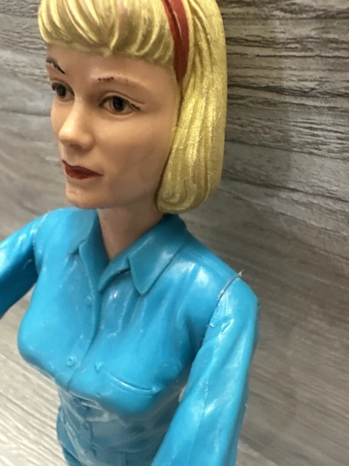 Figura de acción vintage 1965 Jane West 11" Louis Marx muñeca para piezas o personalizar Foto 3 de 4