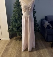 Vintage 1950s Vanity Fair Ivory Lace Illusion Nightgown M/38