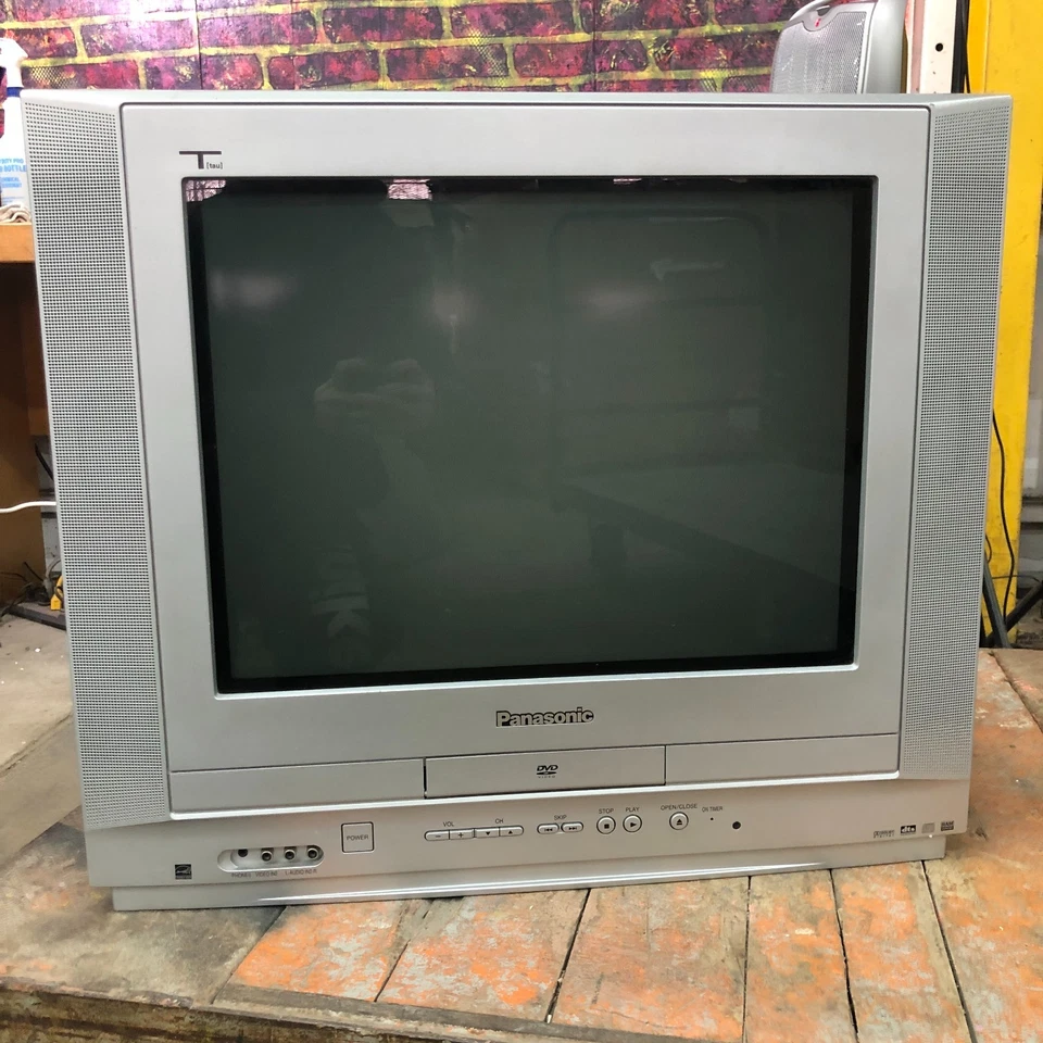 Panasonic PV-20DF25 20" CRT TV DVD Combo para juegos retro entradas frontales Foto 3 de 4