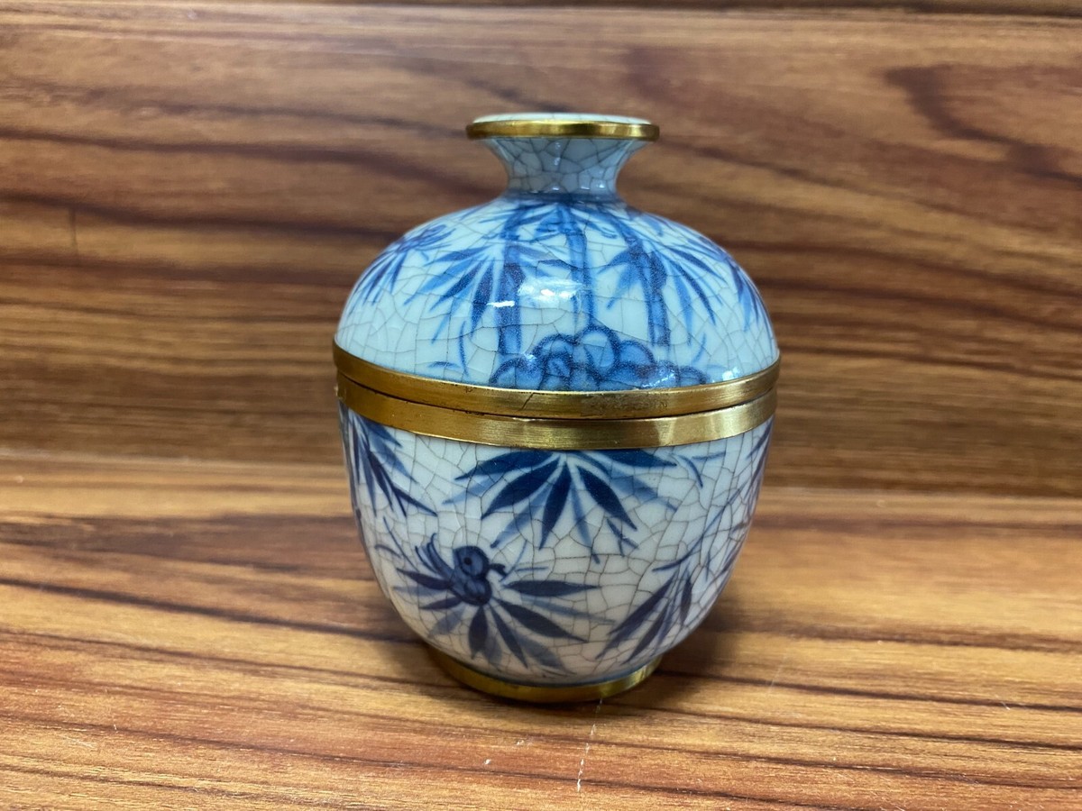 VTG CHINESE BLUE & WHITE CRACKLE GLAZE LIDDED POT SIGNED