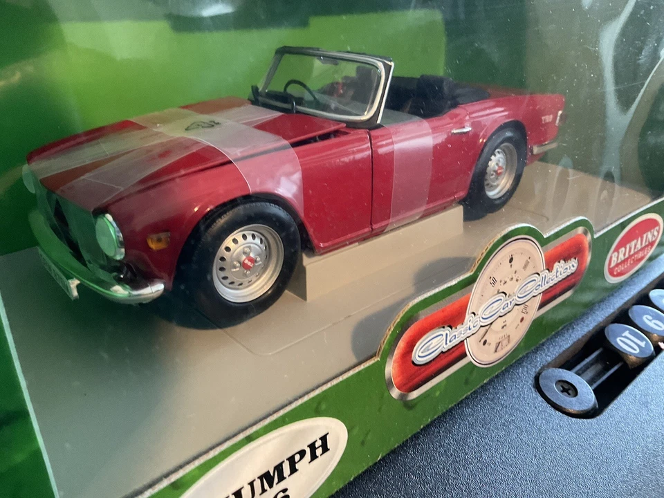ERTL Gran Bretaña Coleccionables 1:18 Triumph TR6 Rojo Nuevo en Caja Foto 3 de 4