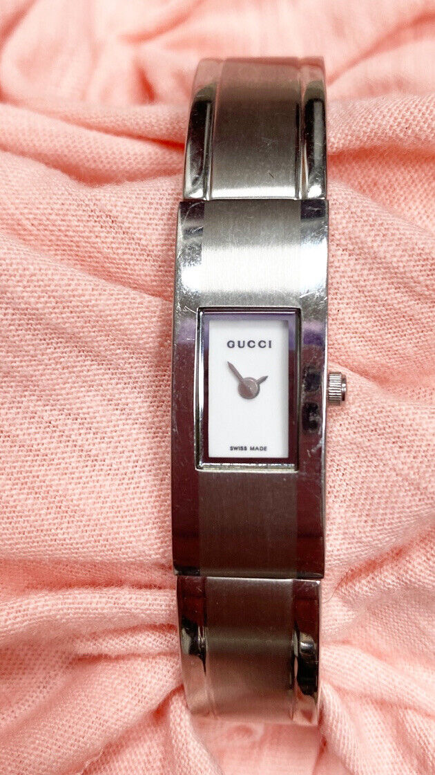 Gucci slender sleek Ladies Stainless Steel Watch 2200 Gucci slender sleek Ladies Stainless Steel Watch 2200
