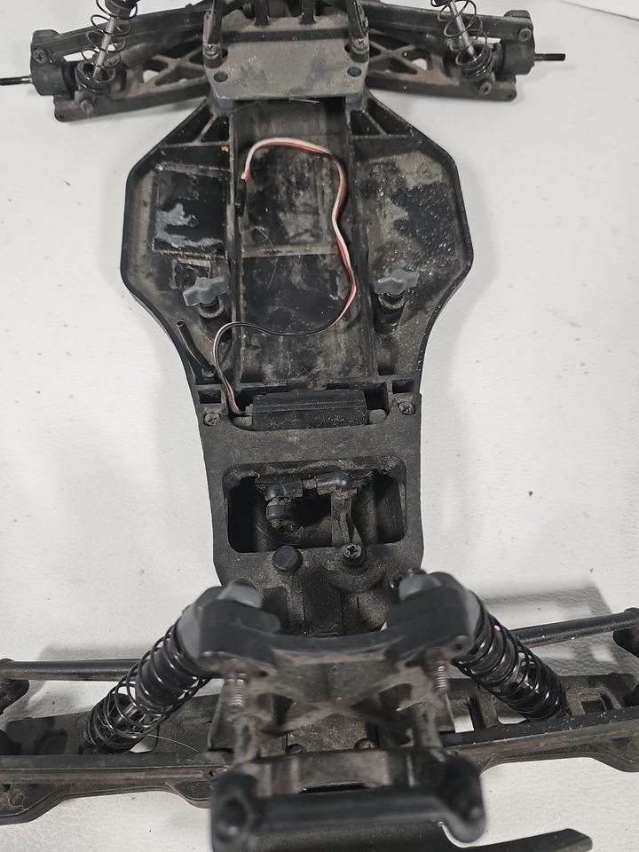 Horizon Hobby ECX AMP 1/10 Scale 2wd RC Monster Truck Slider With Servo - Image 3 of 4