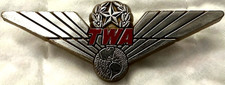 Pin's vintage 1965 TWA Airlines Junior Pilot Wings - étoile globe argent et rouge - L/N