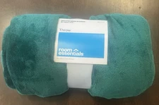 NWT Plush Teal Room Essential Blanket 50x60. 100% Polyester