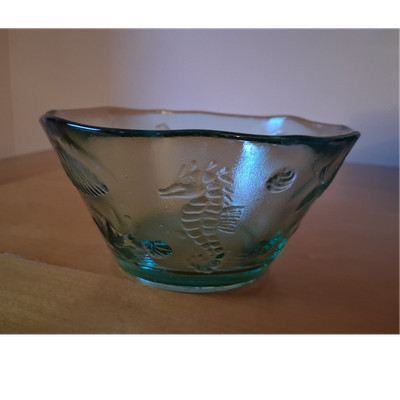 Glossy Glass Aqua Round Bowl Seahorse Starfish Shells Ocean Decorative