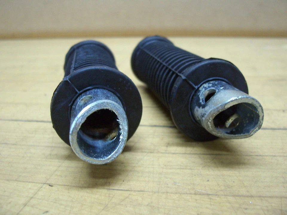 Estriberas traseras vintage NOS OEM Bridgestone motocicleta 90 100 175 200 350 Foto 3 de 3