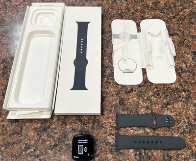 Apple Watch SE 3 40mm GPS Midnight Aluminum S/M Sport Band MEH94LW/A - A1