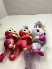 Wow Wee Fingerlings 5  Yellow  Blue Hair  Gigi Unicorn Interactive Toy Total 3