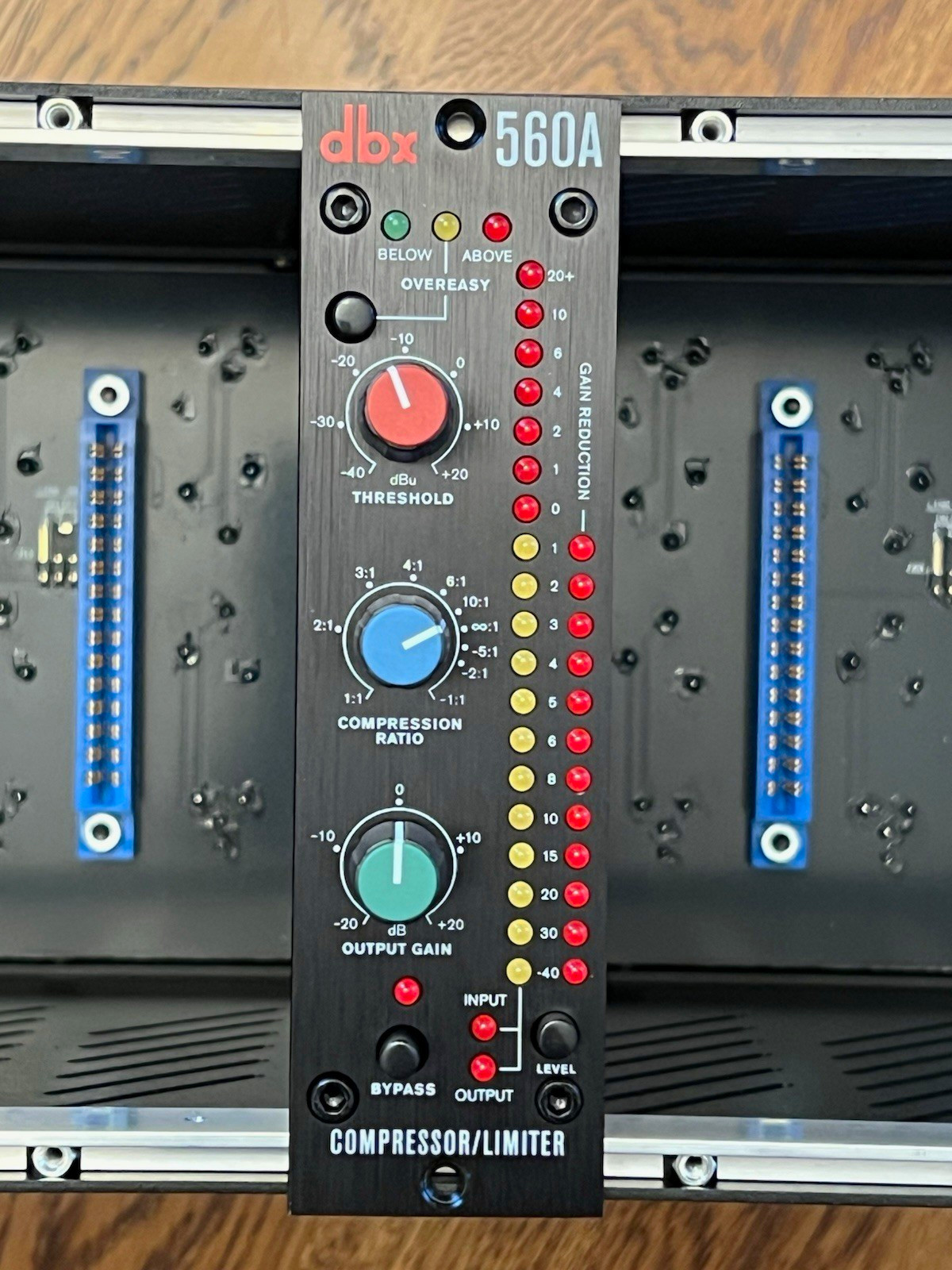 dbx 560A  Compressor/Limiter VCA-Based Compression in 500 Series Format