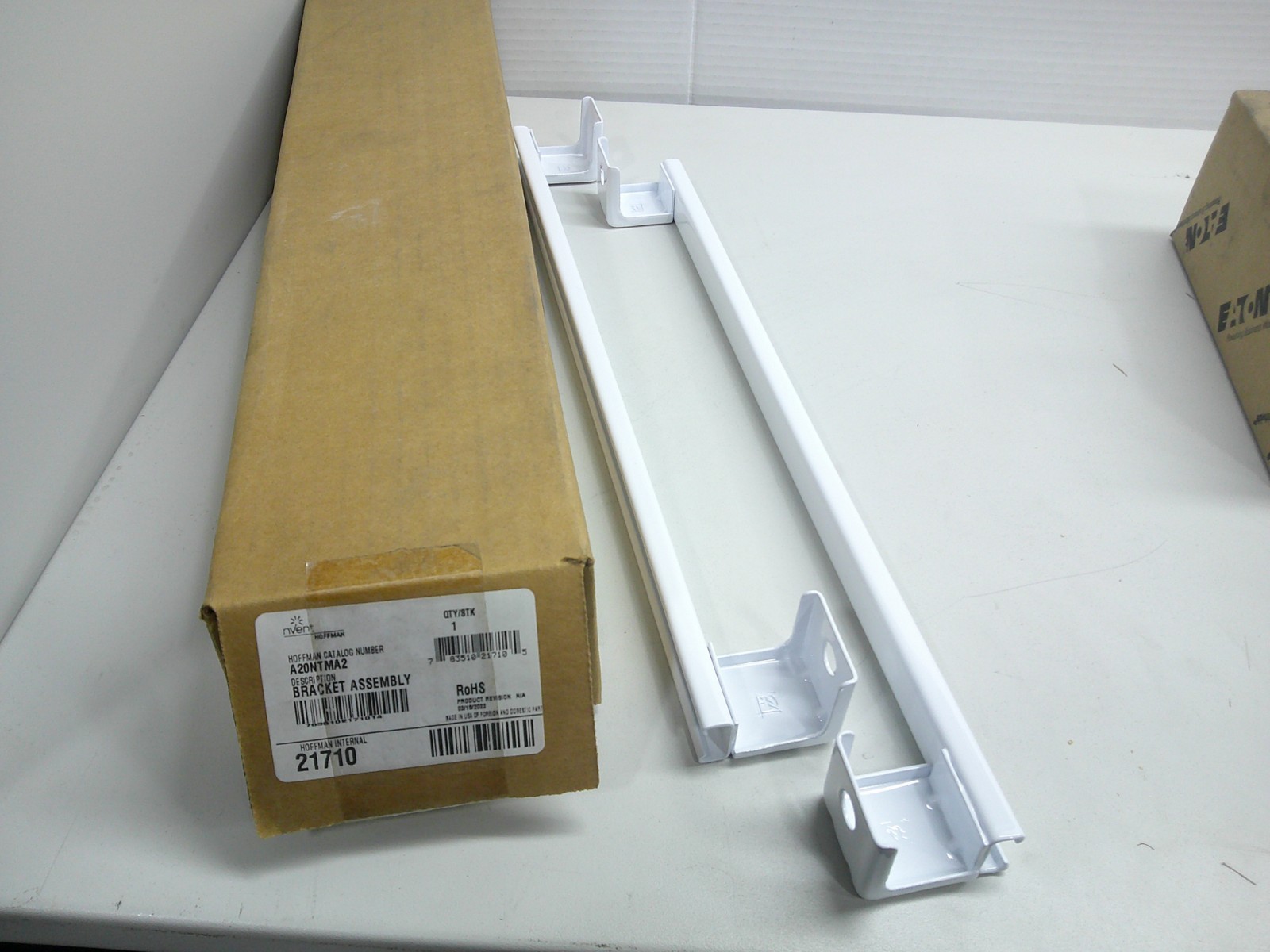 nVent Hoffman Terminal Block Bracket Kit 2 Brackets White Steel A20NTMA2