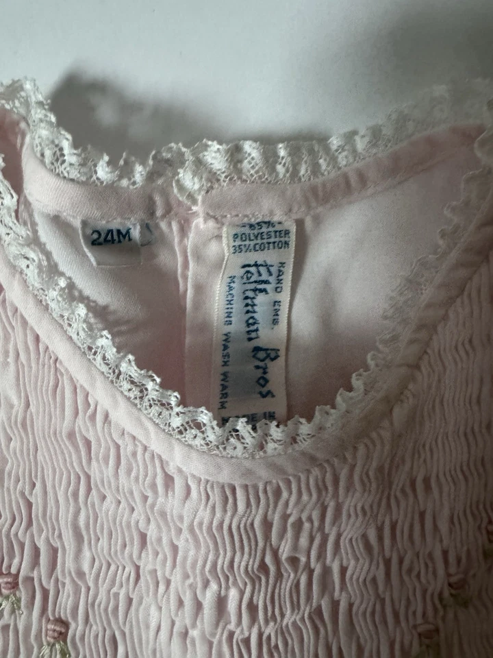 Mameluco de colección Feltman Brothers Pink Bishop rosas caladas encaje plisado burbuja, 24M Foto 2 de 4