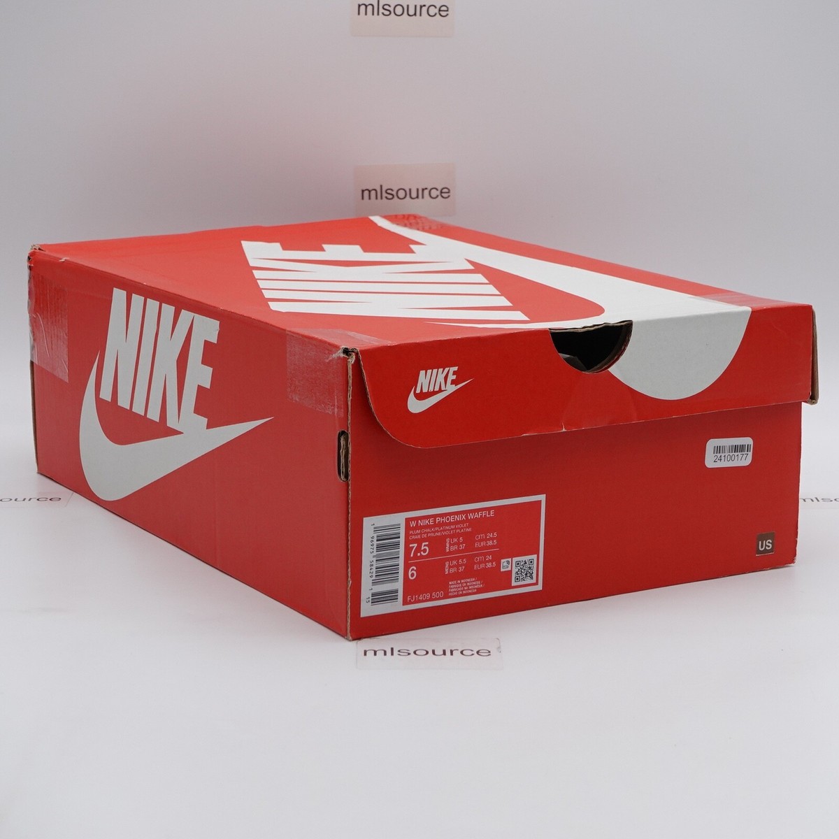 Size 7.5 Women's Nike Women's Phoenix Waffle Sneakers FJ1409-500