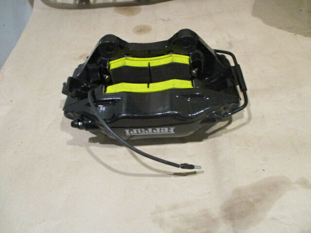 Ferrari 456 RH Front Brake Caliper / Brake Pads - NEW # 169850     