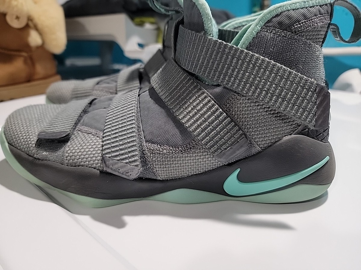 Nike Shoes Lebron Zoom Soldier Size 7Y Gray Athletic Basketball Sneakers