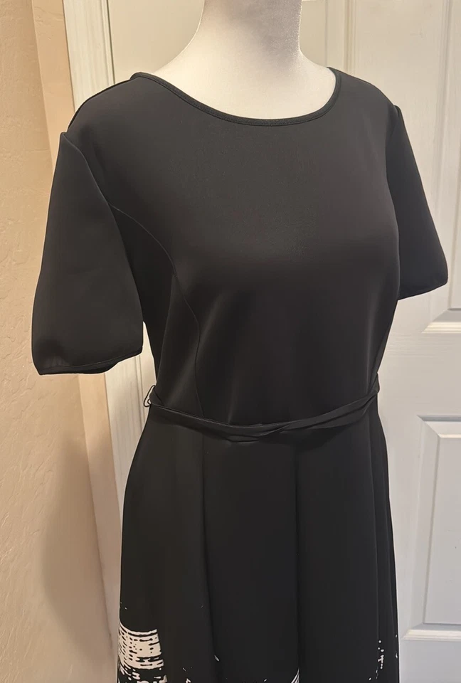 Elie Tahari Cityscape Dress Stretch 20” P2P 38” Length Size 16 EUC Orig $89 - Image 2 of 4