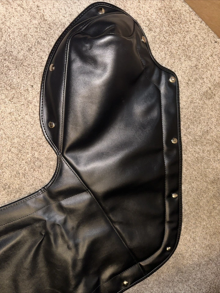 Mustang Convertible Top Bota Acolchada con Broches 1967 Negro - TMI Foto 4 de 4