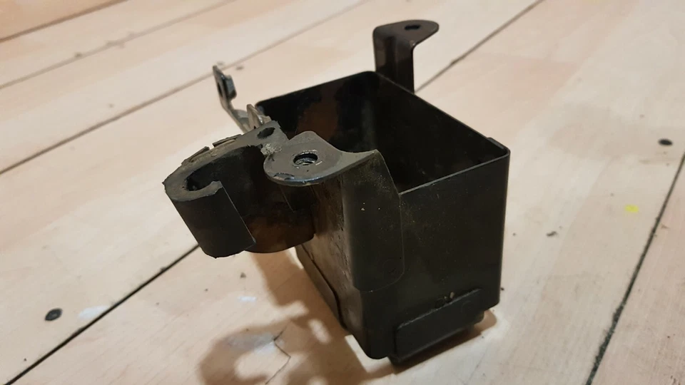 Kawasaki KE100 1982 OEM caja de batería, 32097-1009 Foto 3 de 4