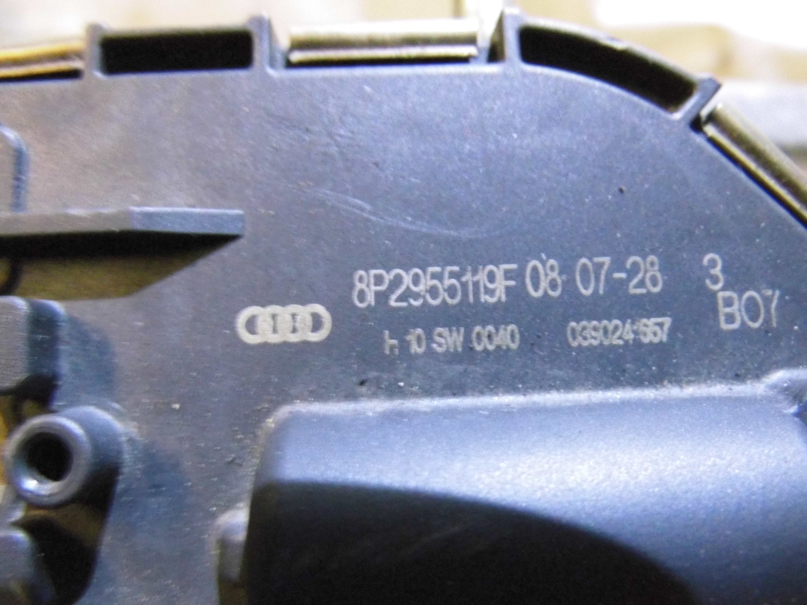 AUDI A3 8P FRONT WIPER MOTOR WITH LINKAGE 8P2955119F 8P2955023L 2004