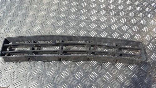 1J0853677 Stoßstangengrill vorne Mitte  Volkswagen Golf DE369606-02