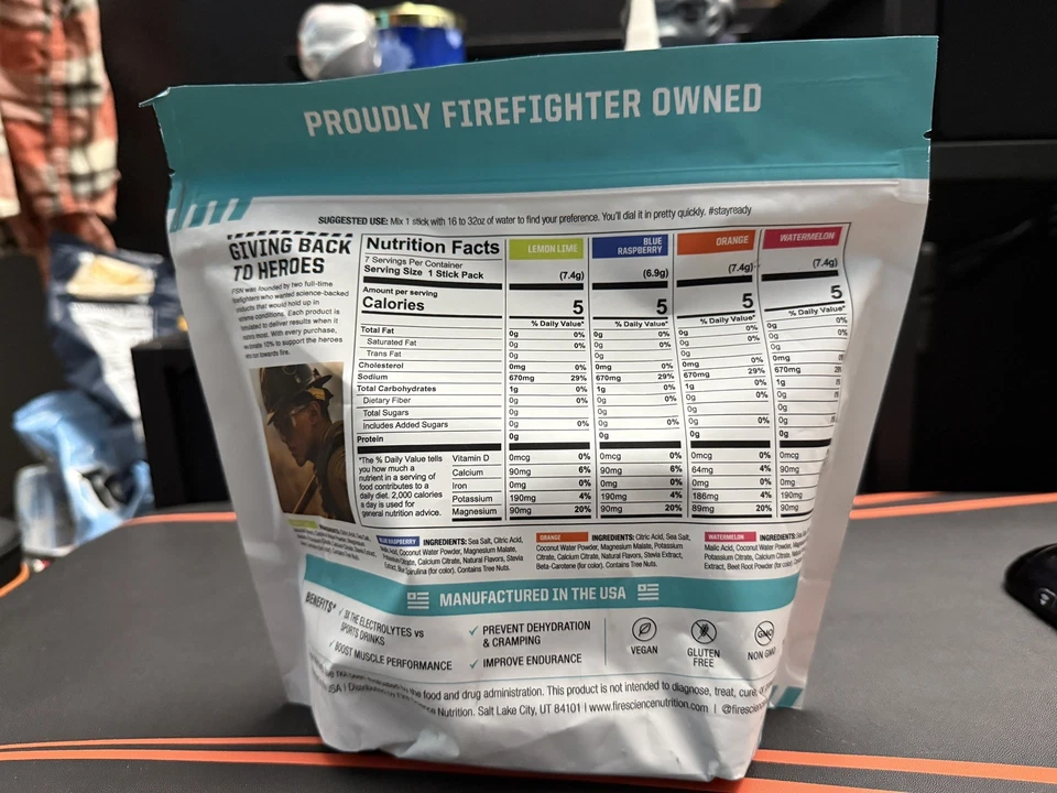Barra de hidratación de sal de fuego Fire Science, electrolitos y agua de coco, hidratada... Foto 2 de 2
