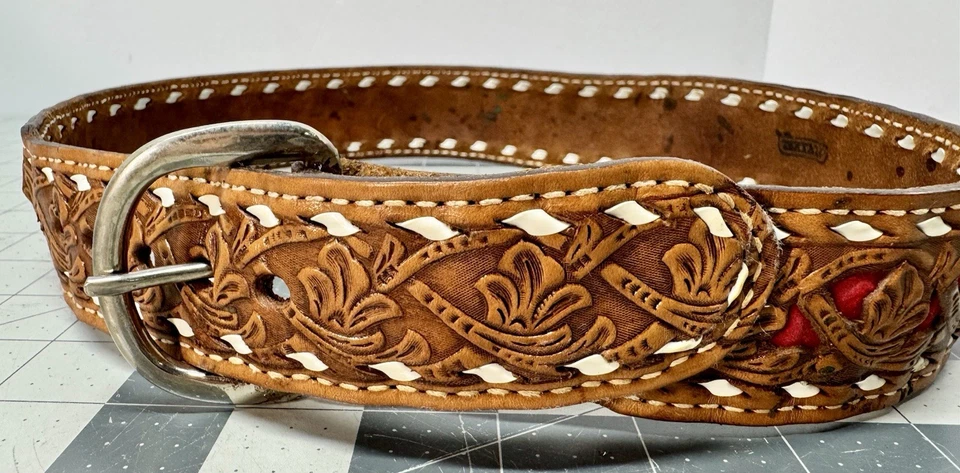 Cinturón de cuero vintage años 80 con nombre en relieve “MORGAN”. ¡Único en su clase! Foto 4 de 4