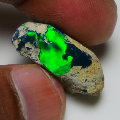 Glatter schwarzer Opal grob 17,70 kt natürlicher äthiopischer Welo Opal roh, ...