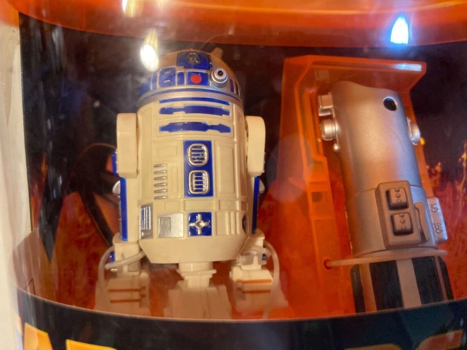 TOMY TARAKA ( STAR WARS R2-D2 ) REMOTE CONTROL R/C DROID JAPAN EXCLUSIVE 2005 - Image 3 of 4