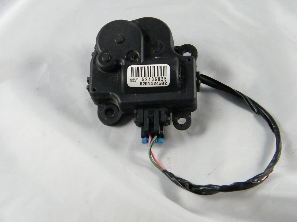 Chevrolet Malibu 2005 ~ actuador de puerta de mezcla de calefacción/aire acondicionado número de pieza 52406825 Foto 2 de 4