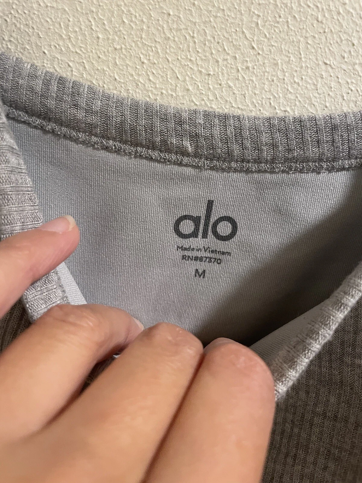 alo-yoga ribbed crop whisper visit athletic heather tank-top