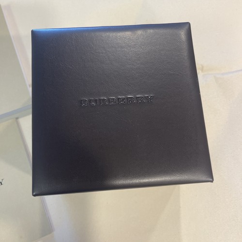 Brandneu Burberry Dreifach Strang Perlenarmband mit Herz Uhr Medaillon $450 Neu im Karton - Bild 7 von 18