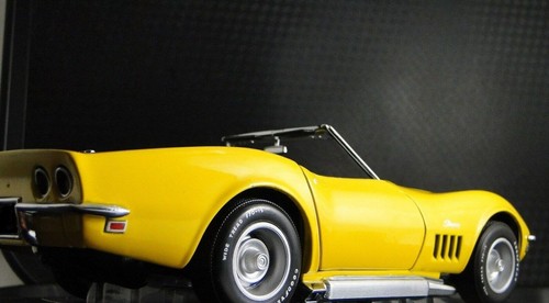 Corvette Chevrolet StingRay Race Car Chevy1 18Classic12Hot Rod55Carousel YELO57 - Picture 11 of 12