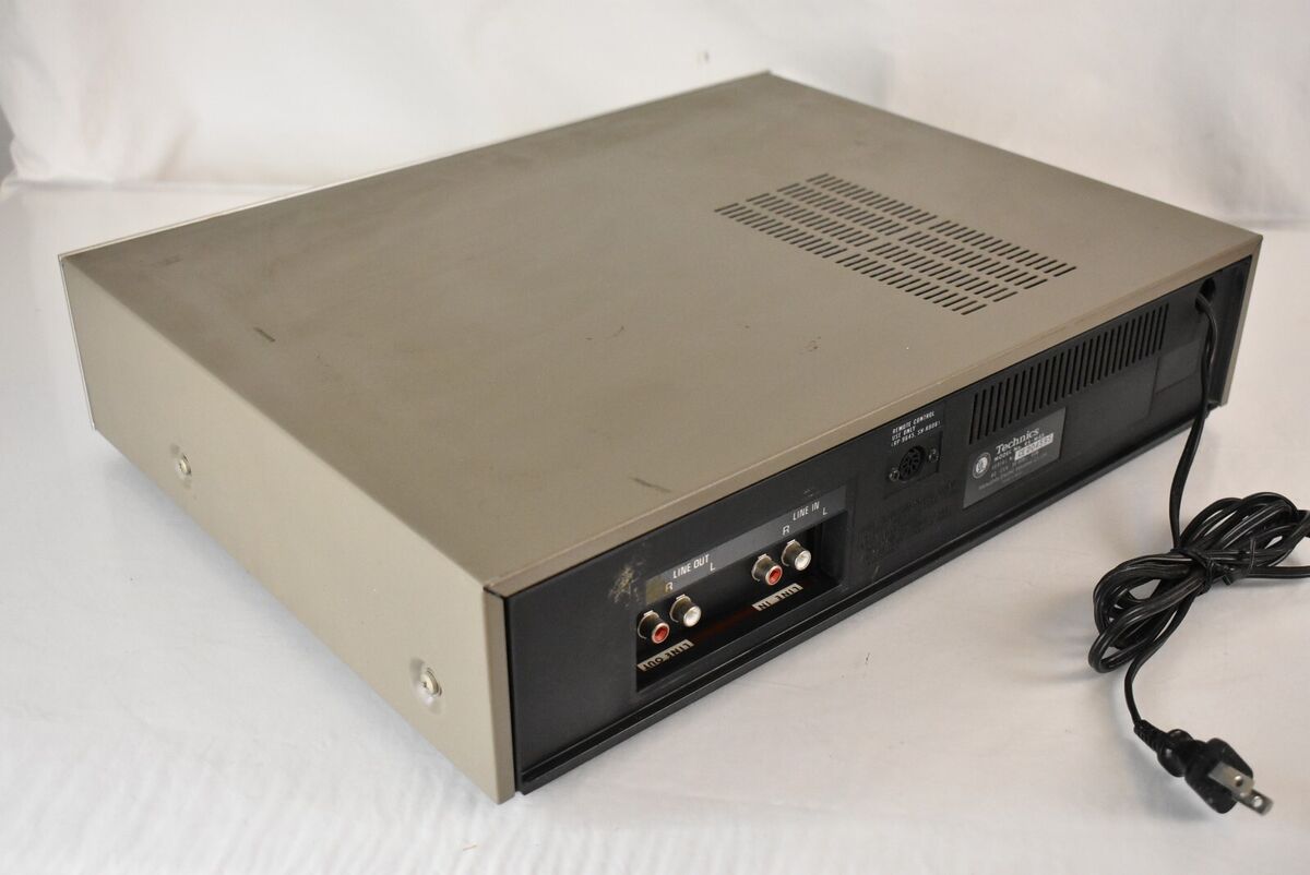 Vintage Technics RS-M45 Direct Drive Cassette Deck -Tested Vintage Technics RS-M45 Direct Drive Cassette Deck -Tested