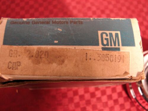 62-65 CHEVY II 11 2 NOS GM HORN CAP BUTTON pt# 3858191 - Picture 2 of 6