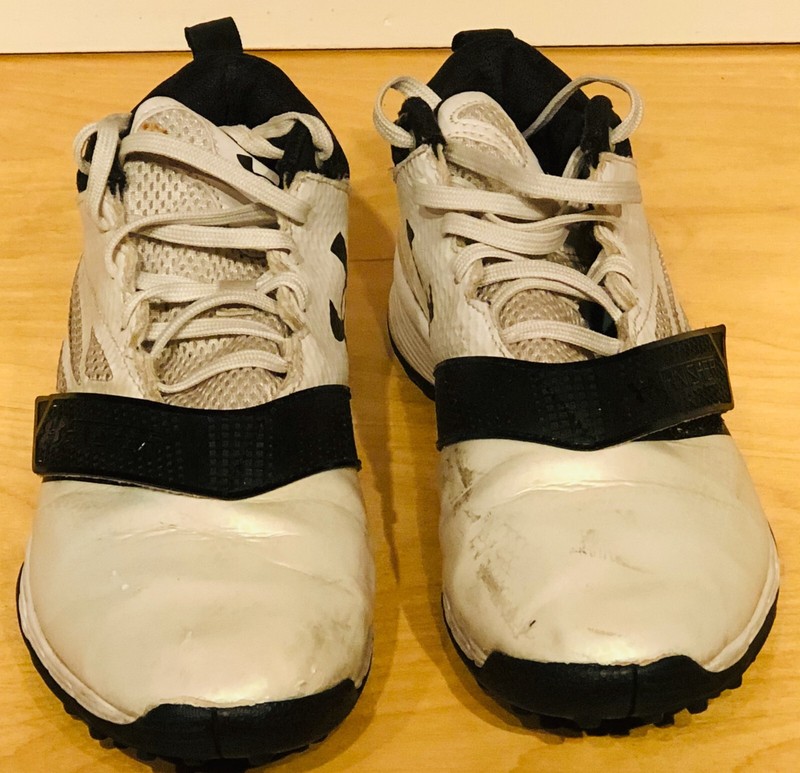UNDER ARMOUR WOMENS LAX FINISHER MC FIELD HOCKEY CLEATS SIZE 8.5 WHITE/BLACK