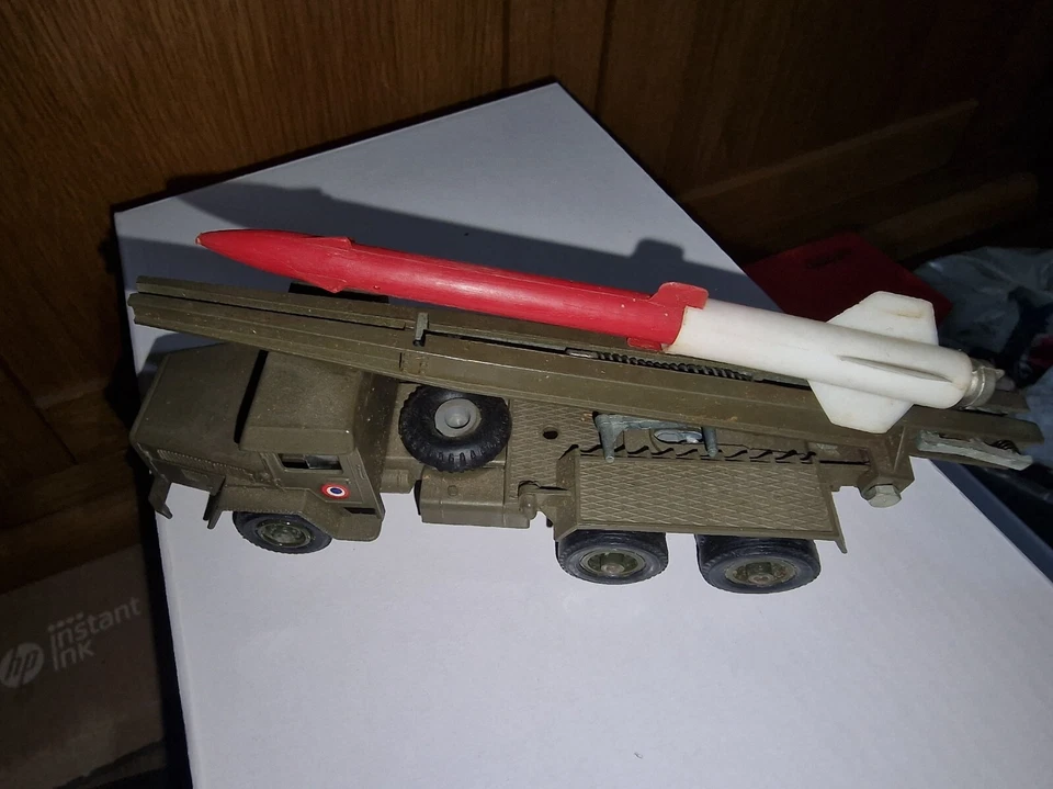solido 201 CAMION "UNIC" LANCE FUSEE Military Truck with Rocket Launcher 1/55 - Image 4 of 4