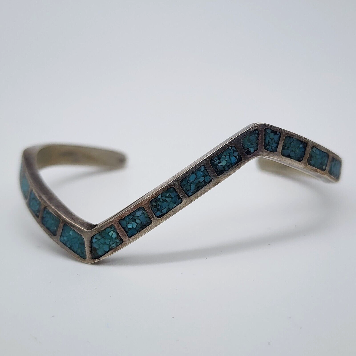 Vintage Navajo Zig Zag - Turquoise Chip Inlay Sterling Silver Bangle - 4.8 Vintage Navajo Zig Zag - Turquoise Chip Inlay Sterling Silver Bangle - 4.8