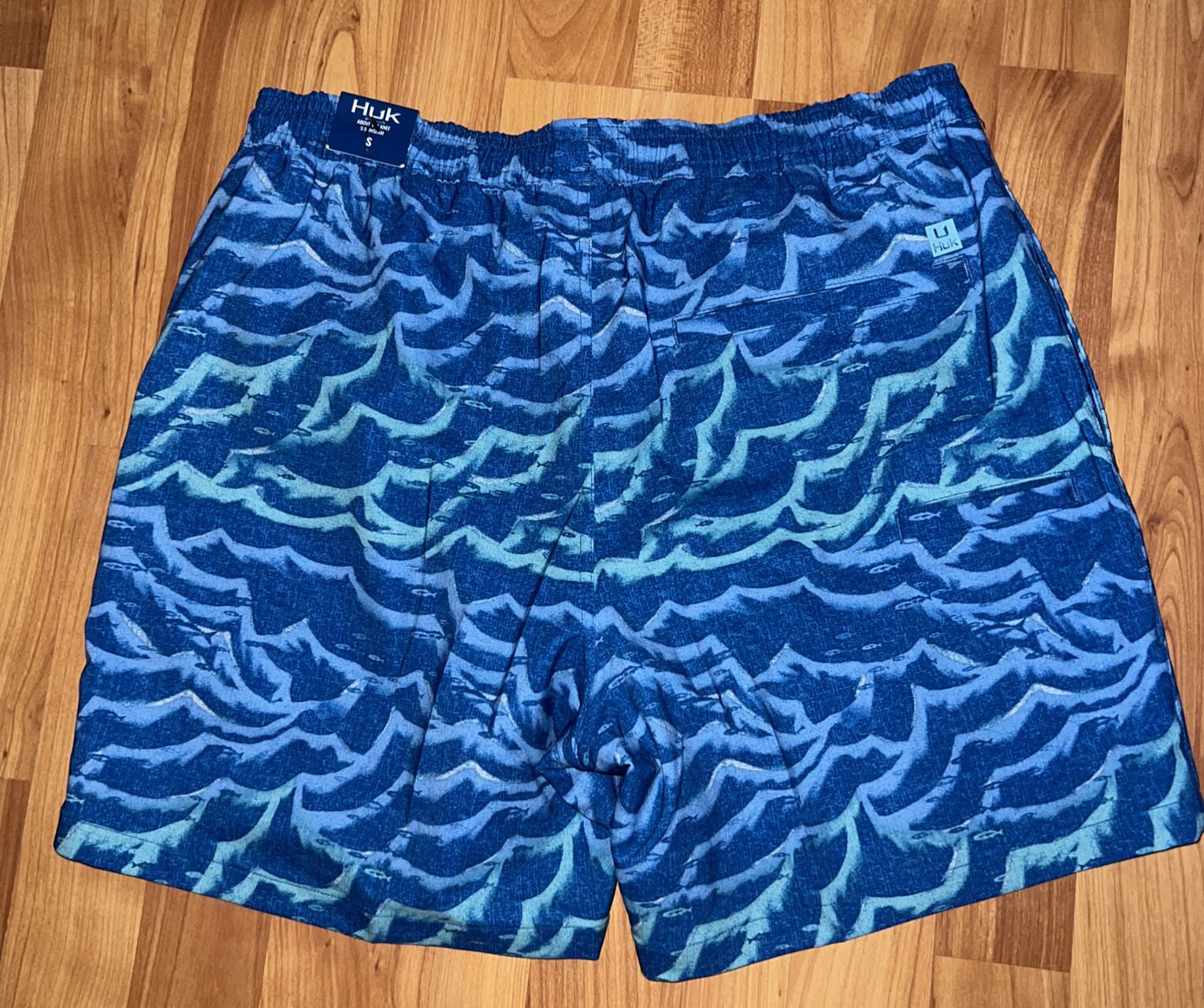 HUK Men’s Pursuit Salt Dye Volley 5.5” Swim Shorts Beach Glass Size