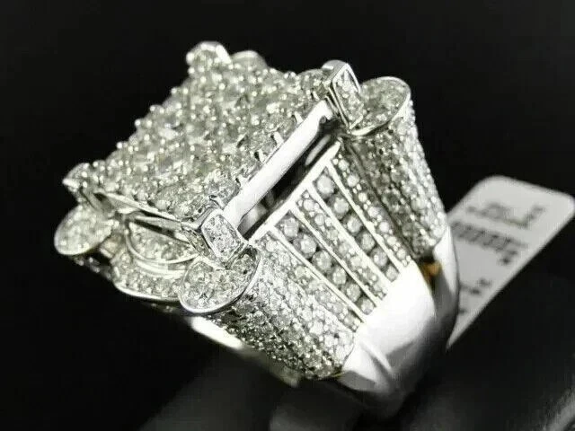Anillo para hombre enchapado en oro blanco con racimo de diamantes creado en laboratorio de corte redondo de 4,00 quilates Foto 2 de 4