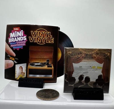   ZURU Mini Brands VINYL Series- *Common* FALL OUT BOY - Sugar, We re Goin Down