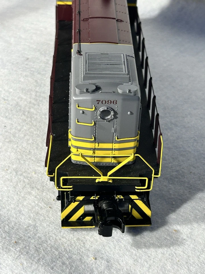 Gorgeous MTH Canadian Pacific Alco S-2 Switcher Proto Sounds -2 - Image 3 of 4